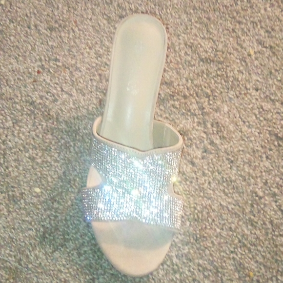 High heels - Picture 2 of 3